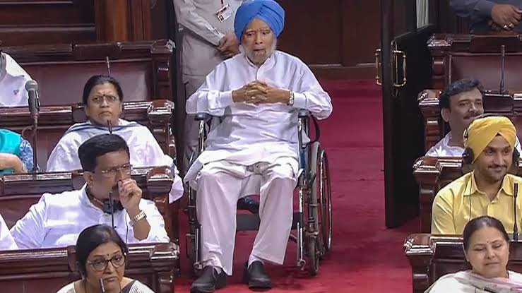 Akshita_N's tweet photo. An image that sums up Dr Manmohan Singh’s dedication to his nation…. Ailing at 90, Dr Manmohan Singh still attended sessions at the Rajya Sabha… Thank you for your service sir 🙏🏼 https://t.co/WP7dhAFOmr