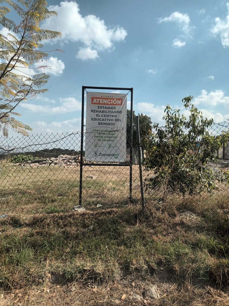 bosquenixticuil's tweet photo. Por lo anterior instamos al @ZapopanGob a:
🚫#Detener la obra inmediatamente
❓#Transparentar el proyecto y recursos.Pues se trata de una imposición
❌#Reubicar la obra en uno de los cientos de terrenos municipales fuera del bosque. No hay educación ambiental agrediendo al bosque https://t.co/ss94VmX2QL