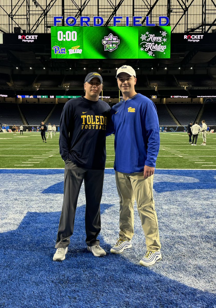 The GameAbove Sports Bowl is also the W&amp;J Bowl.  2 former W&amp;J QBs ⁦<a href="/CoachJHeacock/">Justin Heacock</a>⁩ vs ⁦<a href="/GHinsdalePITT/">Gerrit Hinsdale</a>⁩    We are proud of both of these young coaches- Off to a great starts in their coaching careers.