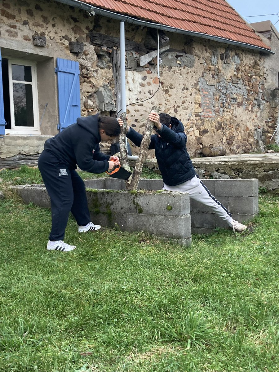 enmodecache's tweet photo. Petit rappel, la campagne c’est mieux que la ville https://t.co/DLOoZqCecl