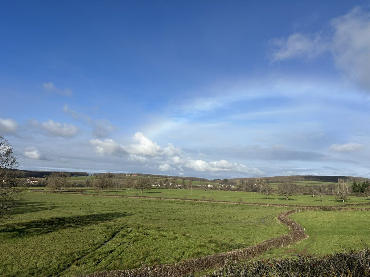 enmodecache's tweet photo. Petit rappel, la campagne c’est mieux que la ville https://t.co/DLOoZqCecl
