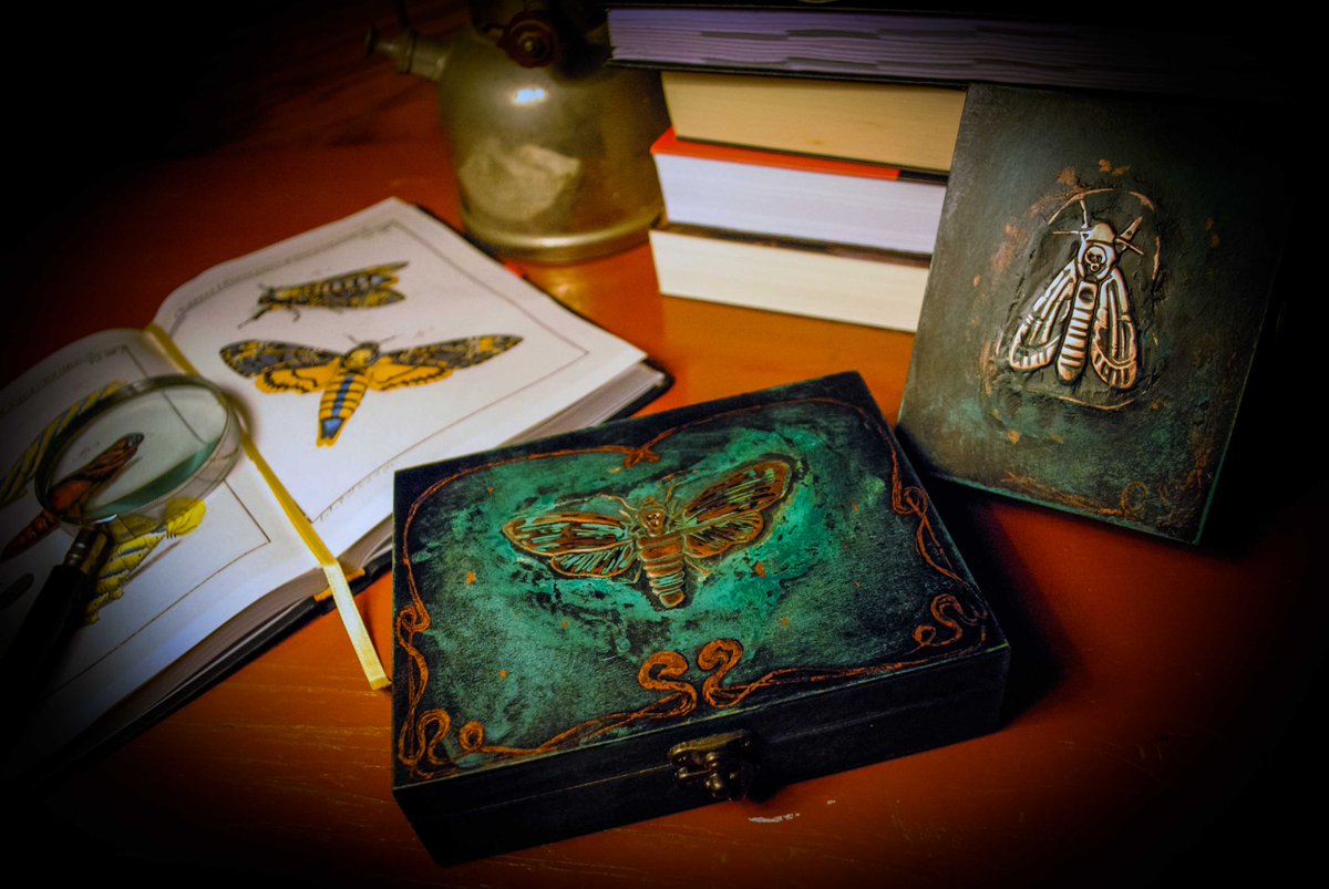 Handmade Single and Double deck Boxes , featuring Acherontia Atropos, now on KICKSTARTER , 
kck.st/49yPjgi 

#Kickstarter, #playingcards, #boardgames,#CardDeck,#CardDesign
#DeckOfCards,#CardCollector,#CardArt
#CardGameDesign,#LimitedEditionCards
#CardCollectors