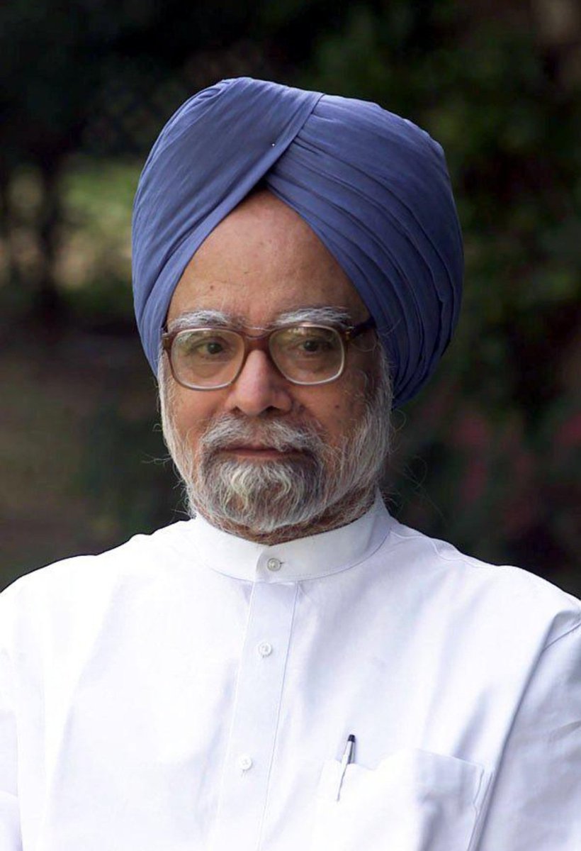 पूर्व प्रधानमंत्री मनमोहन सिंह का दिल्ली के एम्स में निधन हो गया है. 92 साल की उम्र में उन्होंने अंतिम सांस ली. तबीयत बिगड़ने के बाद एम्स में भर्ती में कराया गया था. उन्हें सांस लेने में दिक्कत महसूस होने के बाद एम्स ले जाया गया जहां उनका निधन हो गया.