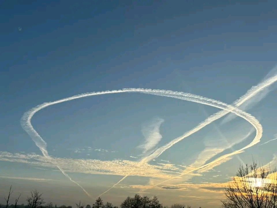 HavaSosyalMedya's tweet photo. #TK415 ‘in tabiri caizse “U” dönüşünü bölgeden bir havacı fotoğraflamış. @flightradar24 paylaştı⤵️ https://t.co/LPqmRRbnAs