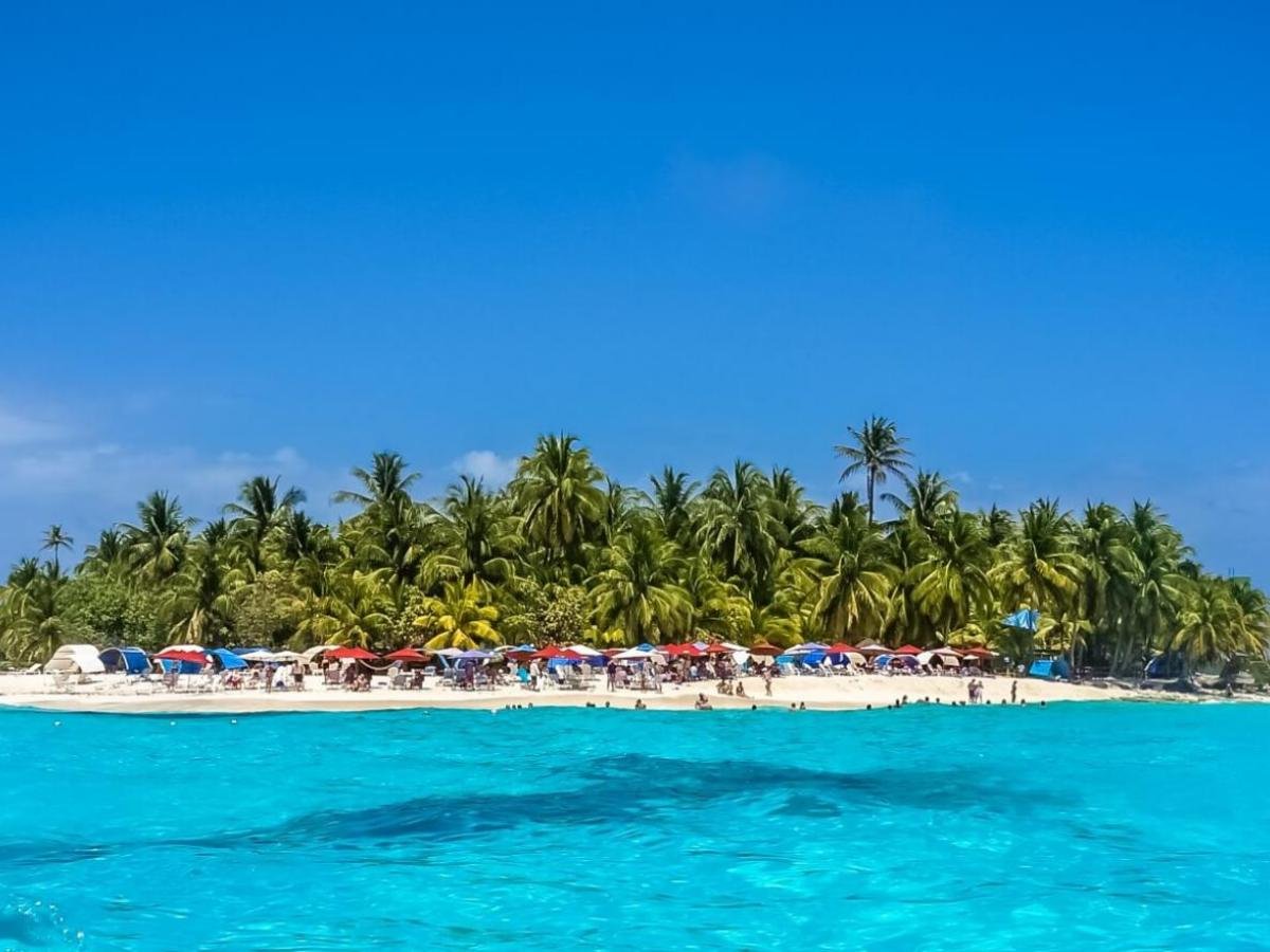 🔴 #ColombiaAlAire | En San Andrés, el parque regional Johnny Cay recibe una vez más el galardón Blue Flag, destacando su compromiso ambiental como la playa más linda del Archipiélago.

¡Sintonízanos! 📻👉bit.ly/2OHd9xB