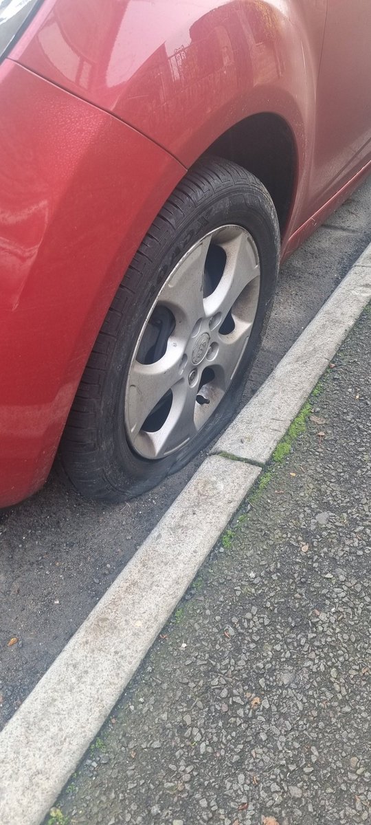 PinkWelshGirl11's tweet image. Just what i needed today! 🤦‍♀️ #flattyre #justmyluck