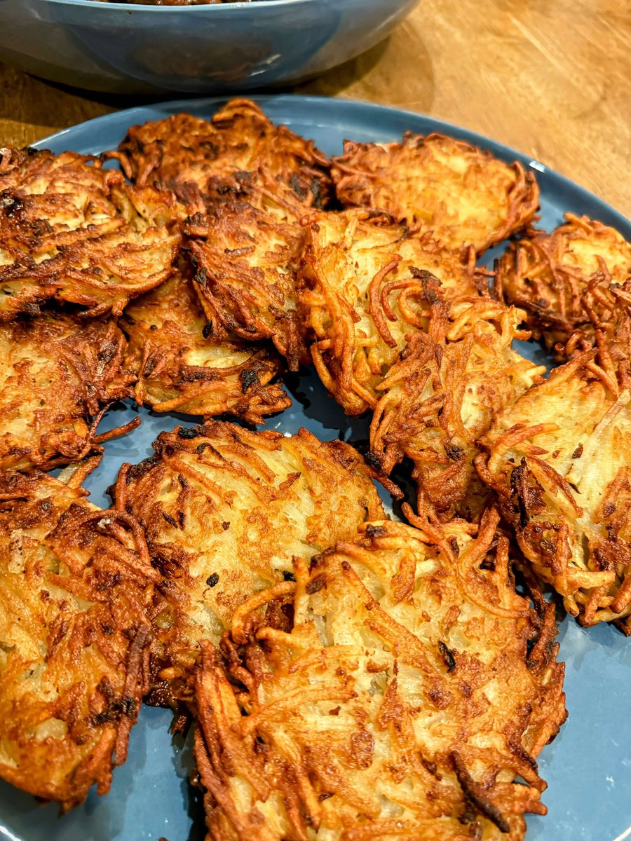 ThePrimalChef's tweet photo. Latkes (potato pancakes) fried in 100% grass-fed beef tallow. No seed oils! https://t.co/VYBwCCBQK1