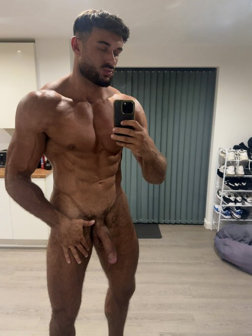 Retweet if you&rsquo;ll come give me Some company 😈 https://t.co/JgDjZLWo1B