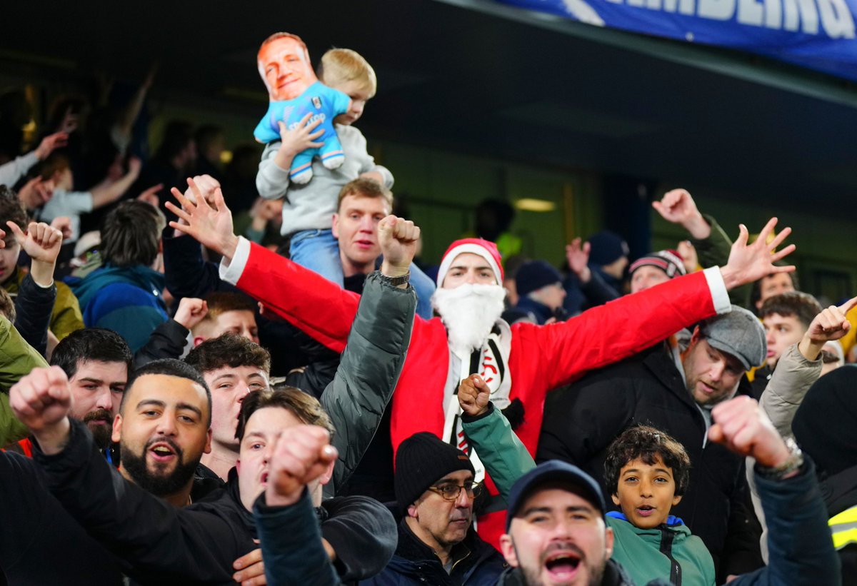 FulhamFC's tweet photo. Simply having a wonderful Christmastime. https://t.co/DtYBbmjbBm