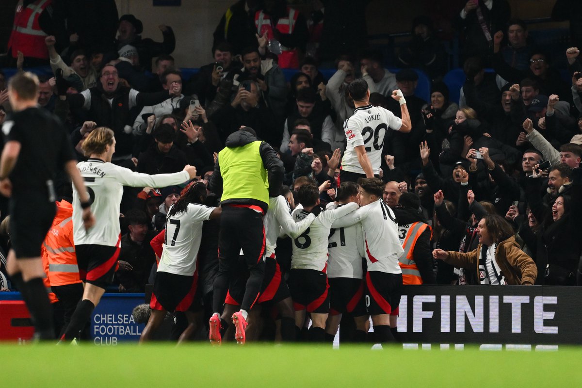 FulhamFC's tweet photo. Simply having a wonderful Christmastime. https://t.co/DtYBbmjbBm