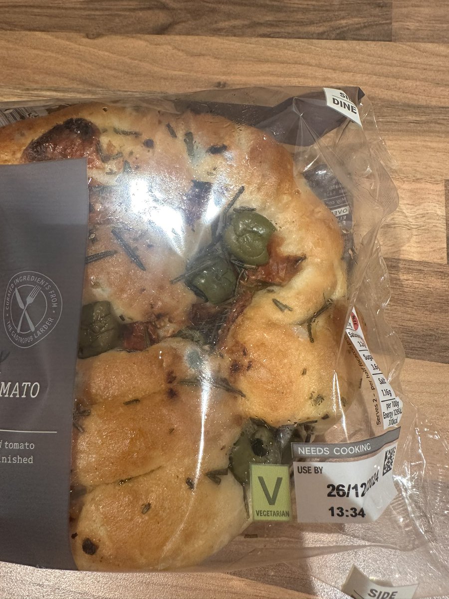 samantha_dee's tweet photo. @marksandspencer lovely. Side of mouldy focaccia with our tea. https://t.co/nkaFhyfIGL