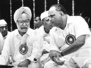 PawarSpeaks's tweet photo. भारताचे माजी पंतप्रधान डॉ. मनमोहन सिंह यांच्या निधनाची बातमी ऐकून अतीव दु:ख झाले. आपल्या देशाने एक महान अर्थतज्ज्ञ, द्रष्टा सुधारणावादी आणि जागतिक धुरंधर नेता गमावला आहे.

त्यांच्या रूपाने एक ईश्वरीय आत्मा स्वर्गाच्या प्रवासाला निघून गेला ही अतिशय वेदनादायक बातमी आहे. डॅा. मनमोहन सिंह विनयशीलता, सहनशीलता, सहिष्णुता आणि करुणेचे प्रतीक होते . भारताची आर्थिक सुधारणा घडवून आणणारे हे महान व्यक्तिमत्त्व येणाऱ्या पिढ्यांसाठी अक्षय्य प्रेरणास्त्रोत राहिल. ईश्वर डॅा मनमोहन सिंह यांच्या आत्म्यास चीरशांती देवो !

Deeply saddened to learn about the passing of Dr. Manmohan Singh, former Prime Minister of India. Our nation has lost one of its greatest economists, a visionary reformist, and a global statesman.

His departure is an unbearable loss—he was a godly soul who embodied humility, forbearance, tolerance, and compassion. As the architect of India’s economic reforms, his legacy will forever inspire generations to come. May his soul rest in eternal peace.