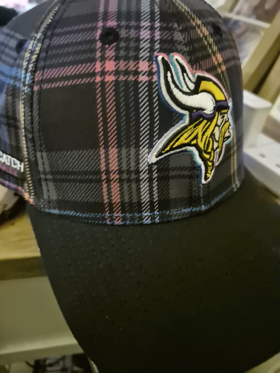 colinmalone4's tweet photo. @UKVikings Crucial catch vikings baseball cap👏👏 https://t.co/eWtpOu2Ed2