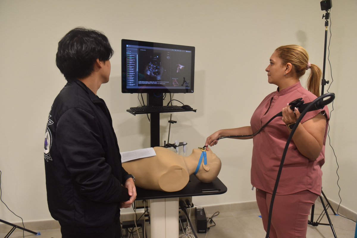 CSSPanama's tweet photo. Los estudiantes podrán practicar en las aulas de simulación con maniquíes que replican diversas afecciones, preparandose para los retos del sistema de salud. Este convenio refuerza el compromiso de ambas instituciones con la formación, investigación y desarrollo médico de Panamá. https://t.co/l0bpR5Yva9