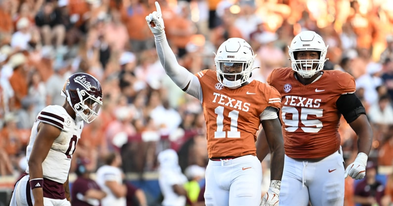 Inside Texas (@insidetexas) on Twitter photo Texas EDGE Colin Simmons was named the Shaun Alexander Freshman Player of the Year, the <a href="/MaxwellFootball/">Maxwell Football</a> Club announced Thursday Texas EDGE Colin Simmons was named the Shaun Alexander Freshman Player of the Year, the <a href="/MaxwellFootball/">Maxwell Football</a> Club announced Thursday