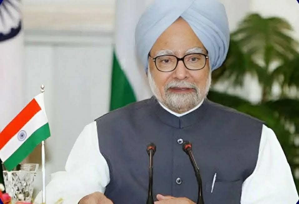 माजी पंतप्रधान, प्रख्यात अर्थतज्ज्ञ, शिक्षणप्रेमी आणि दूरदृष्टीचे राजकारणी डॉ. मनमोहन सिंग यांच्या निधनाने देशाने आर्थिक सुधारणांचे जनक आणि एक आदर्श नेता गमावला आहे.  

देशाचे अर्थमंत्री म्हणून त्यांनी देशाच्या अर्थव्यवस्थेस कलाटणी देणारे ऐतिहासिक निर्णय घेतले. उदारीकरण, औद्योगिक