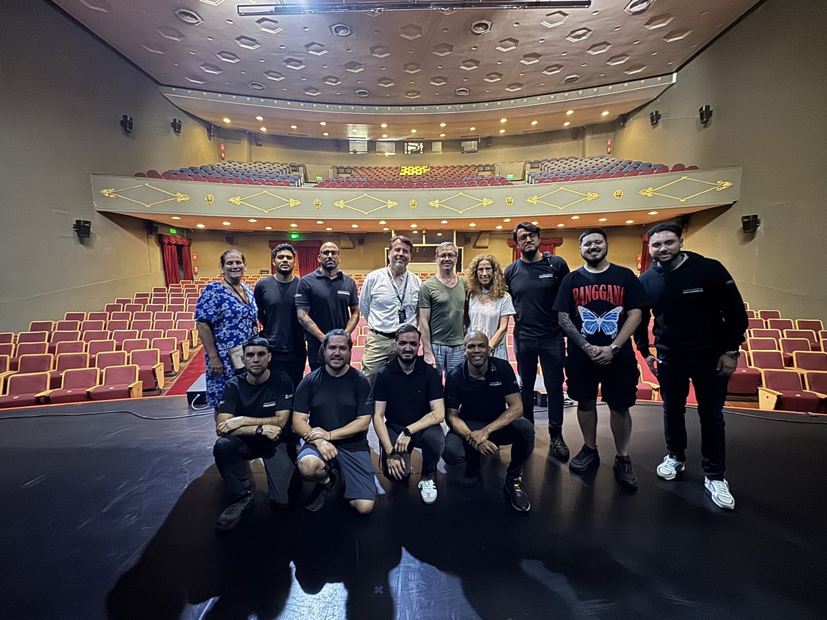 CulturaProvi's tweet photo. Este mediodía @L_Ortigoza se despidió con mucho cariño del equipo de @teatrooriente antes de partir a su nueva labor en el @TeatroColon: “les agradezco la buena recepción que tuve en las 5 galas de ballet en que participé y vi  el profesionalismo de todos ustedes”.Hasta siempre! https://t.co/jTniX2z3iJ