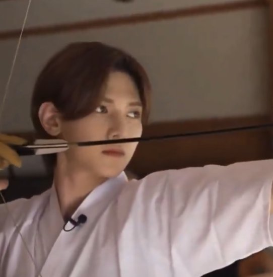chthonicwy's tweet photo. au where archer yecsxng competes for the hand of fox spirit wccycung

dozens of men and women have made the perilous journey up the mountain to the fox spirit's temple to participate in an archery competition with the hope of winning wy's hand in marriage.+ https://t.co/CQH5Rz26tv