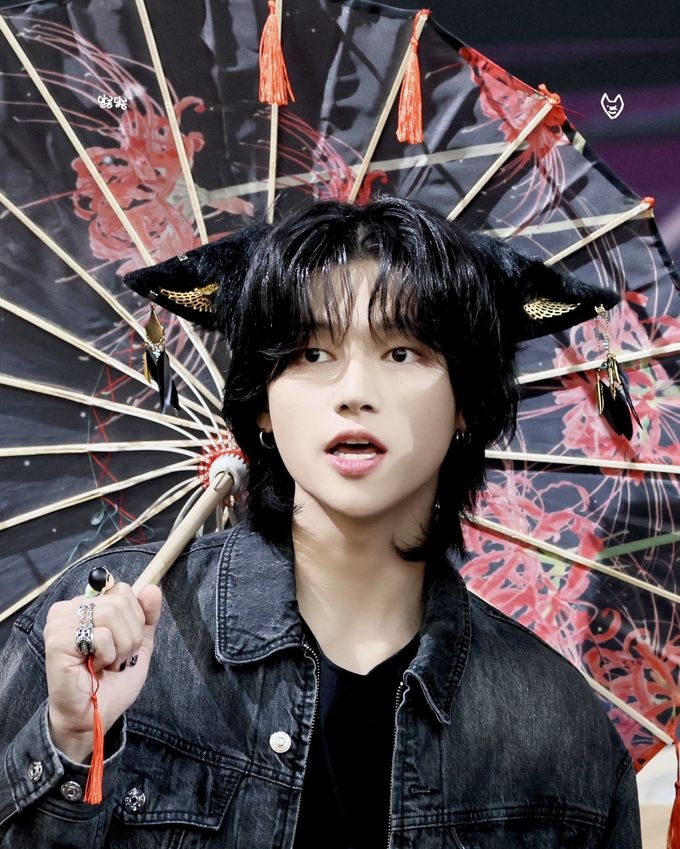 chthonicwy's tweet photo. au where archer yecsxng competes for the hand of fox spirit wccycung

dozens of men and women have made the perilous journey up the mountain to the fox spirit's temple to participate in an archery competition with the hope of winning wy's hand in marriage.+ https://t.co/CQH5Rz26tv