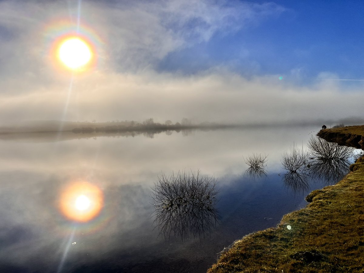 Beautiful light and colours #siblybacklake #cornwall #reflections