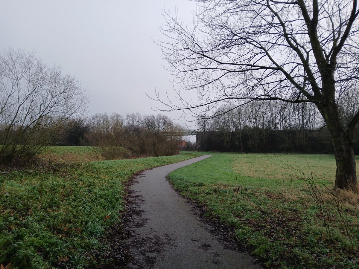 paulcli's tweet image. Slowly building things back up. First time I have broke 4 miles in over a month. Done in pace of 10:12 :)