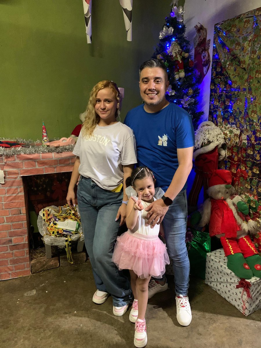 joserubio86's tweet photo. #Ohana #Familia #navidad #misamores https://t.co/U5hb9icVMw