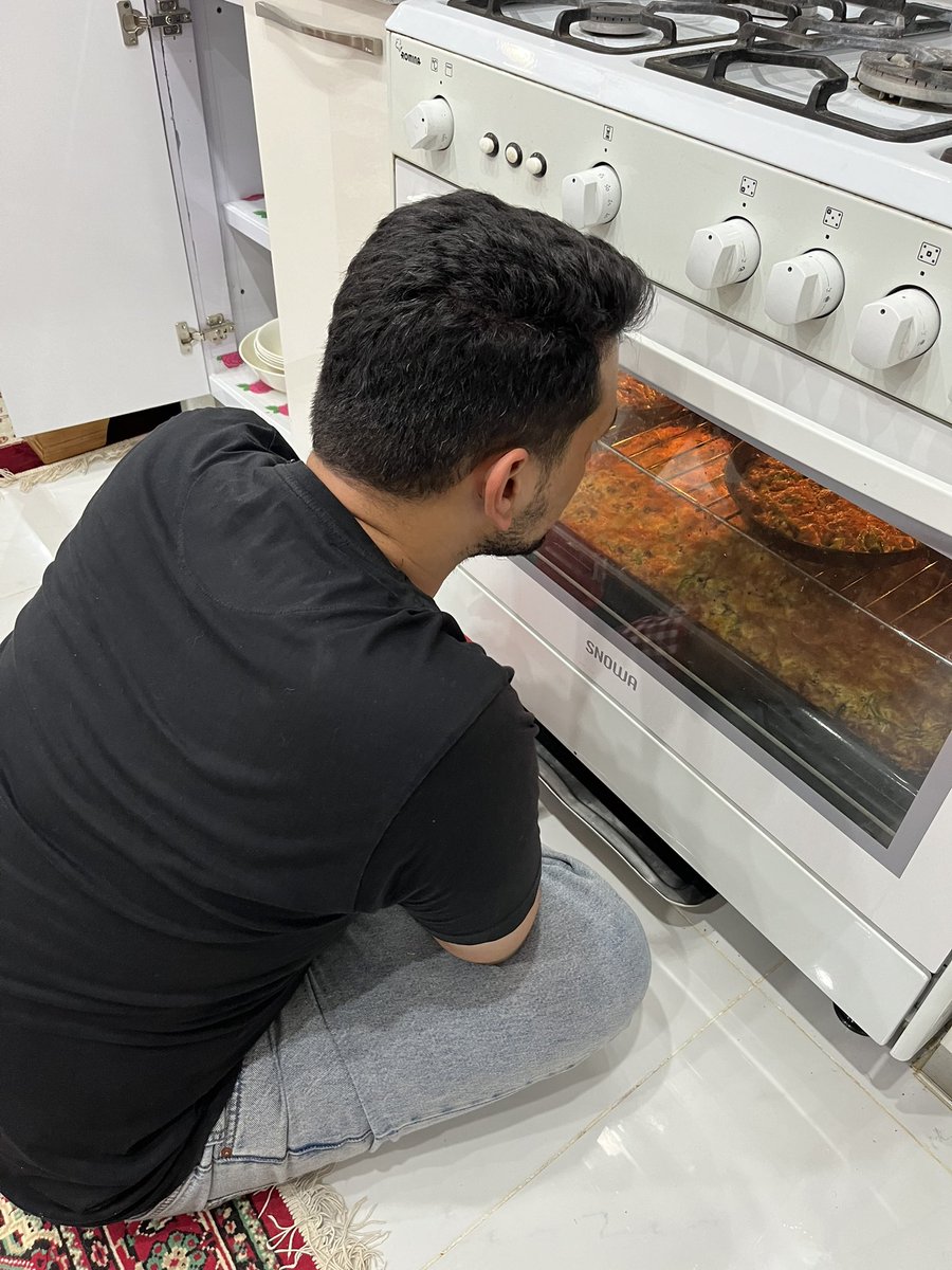 kshmsh_khanoom's tweet photo. شما توی این عکس، شاهد ذوق یه پسر بچه ی (۲۷) ساله هستید!🤠🐥 https://t.co/NNtDG5evcS