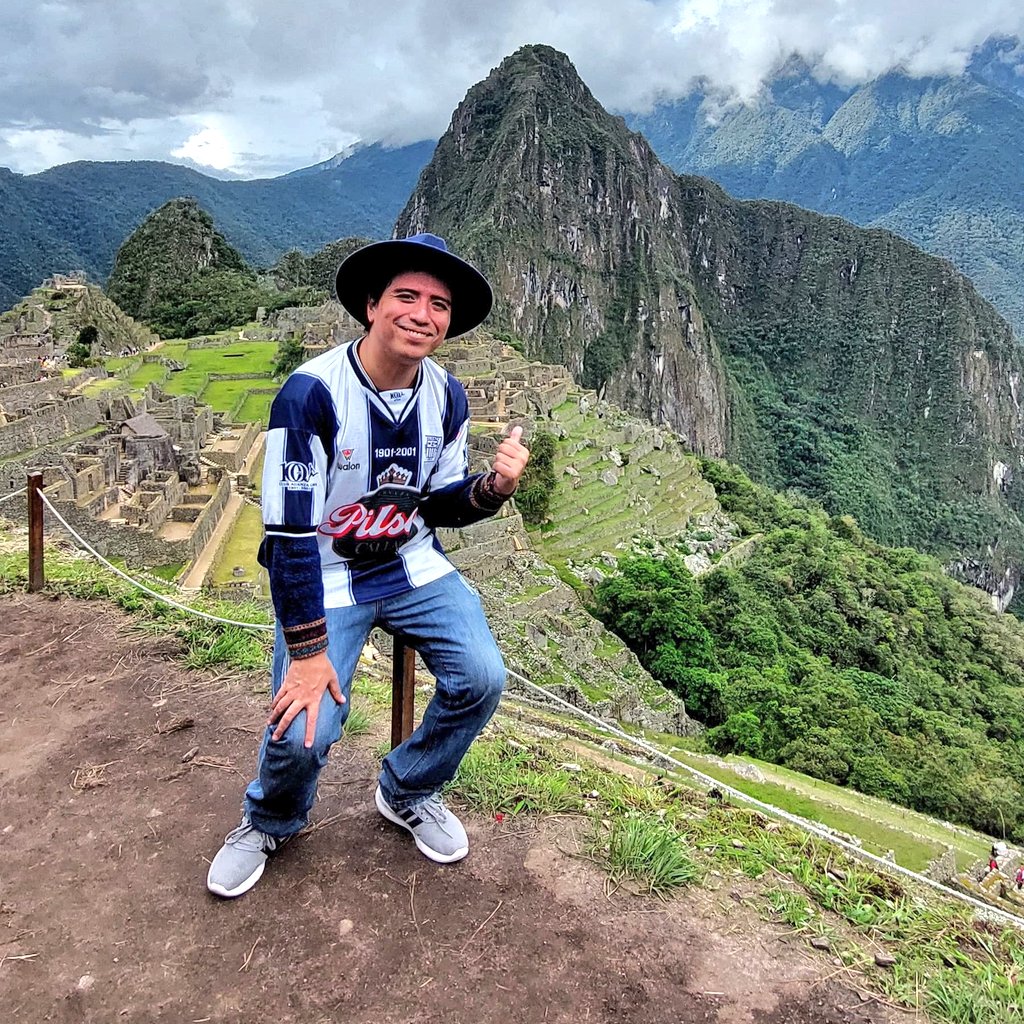 Si había que usar una piel en Machu Picchu, tenía que ser la campeona centenaria 🏆 Sueño cumplido✔️

#23delCentenario #Cusco #AlianzaLima