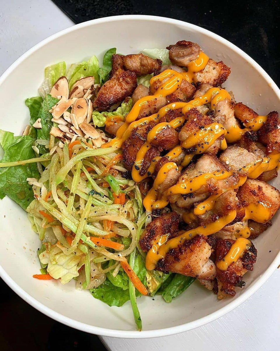 Lowcarbjiji's tweet photo. Asian Style Salad 🥗😋
10 oz of thicken thighs
1.5 cups of Romaine
2 tbsp of ghughessugarfree Asian Miso Dressing
30 grams of Broccoli Slaw
1 tbsp of Sliced Almonds
1 tbsp of Sriracha Mayo 🤤
By: theglowupjourney
#ketofriendly #ketogenicdiet #ketofam #keto #ketogenicliving https://t.co/UrIihFSf7U