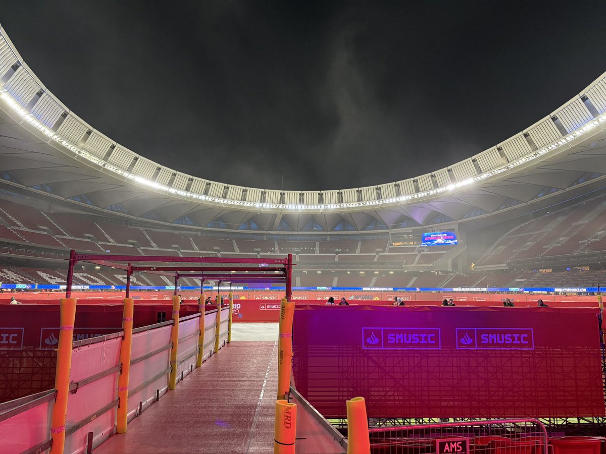 albercarba's tweet image. Lo que hace uno por venir al estadio…#madridonice