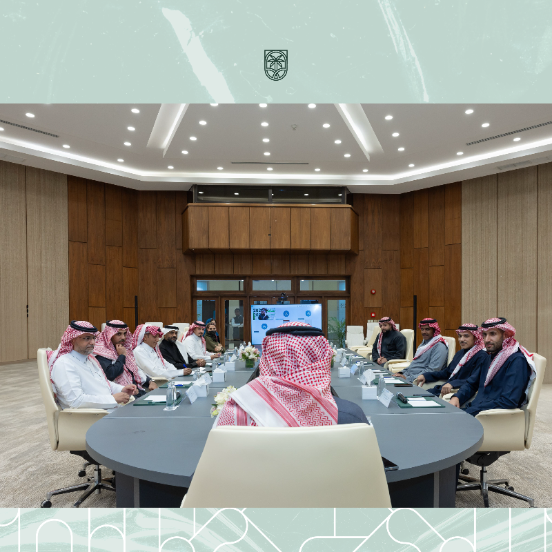TeamSaudi's tweet photo. • دعم القيادة الرشيدة 🇸🇦
• ثقة كبيرة في قدرات الرؤساء الجدد 🤝

📰 | نيابةً عن سمو الرئيس @AbdulazizTF، سمو النائب الأمير فهد بن جلوي يلتقي برؤساء الاتحادات الرياضية للدورة الانتخابية 2024–2028، وذلك في مجمع الأمير فيصل بن فهد بالرياض.

• التفاصيل 👇🏻