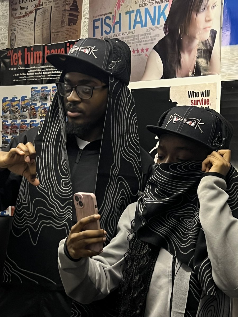 CeeboSWeezy's tweet photo. IF YOU MISSED THE RAFFLE IT’S OKAY. GENERAL SALE OF LAMBETHNOTLA VINYLS LIVE RIGHT NOW. LINK BELOW. https://t.co/UAPoxEomOX