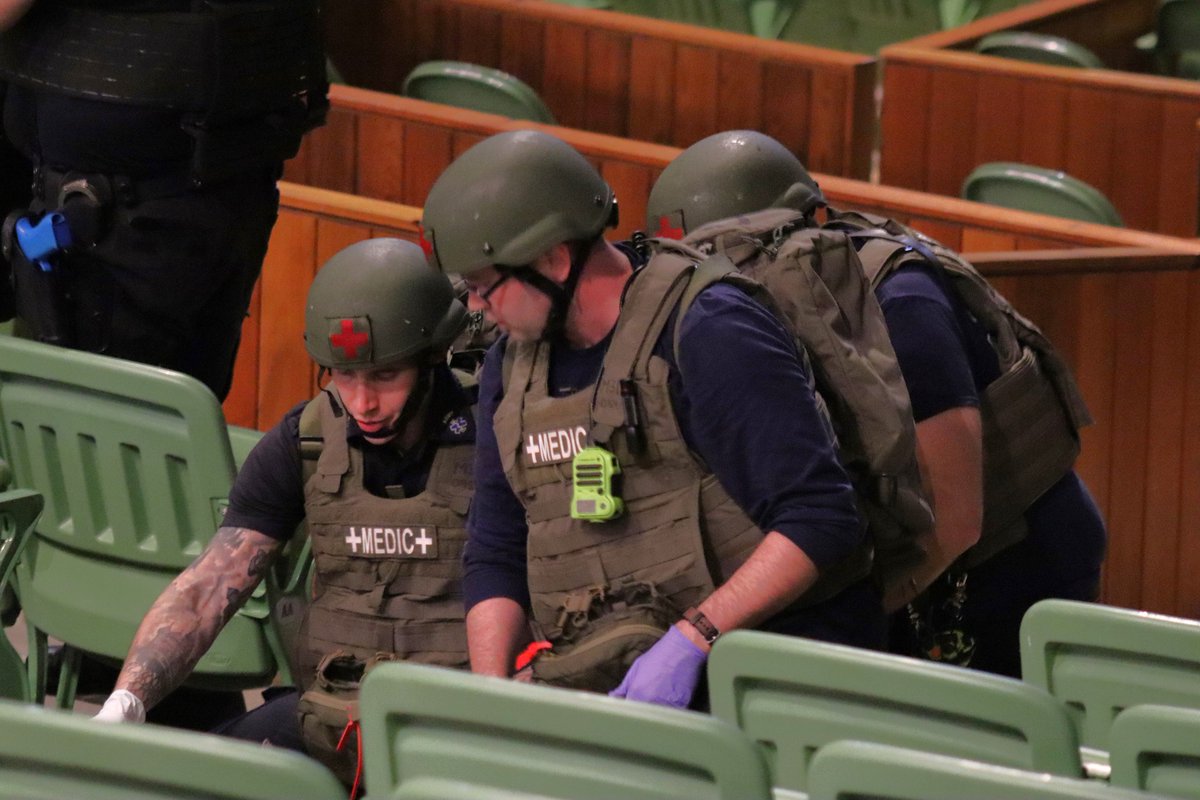 PhillyFireDept's tweet image. WE&apos;RE HIRING EMS PROVIDERS! There are all types of roles for our paramedics and EMTs. You must apply by January 19, 2025 for a chance at joining this amazing team. FAQs &amp;amp; applications  ⬇
🚑 Paramedics (hiring bonus!): bit.ly/ParamedicFAQs
🚑 EMTs: bit.ly/EMT-FAQs