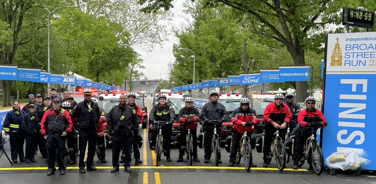PhillyFireDept's tweet image. WE&apos;RE HIRING EMS PROVIDERS! There are all types of roles for our paramedics and EMTs. You must apply by January 19, 2025 for a chance at joining this amazing team. FAQs &amp;amp; applications  ⬇
🚑 Paramedics (hiring bonus!): bit.ly/ParamedicFAQs
🚑 EMTs: bit.ly/EMT-FAQs