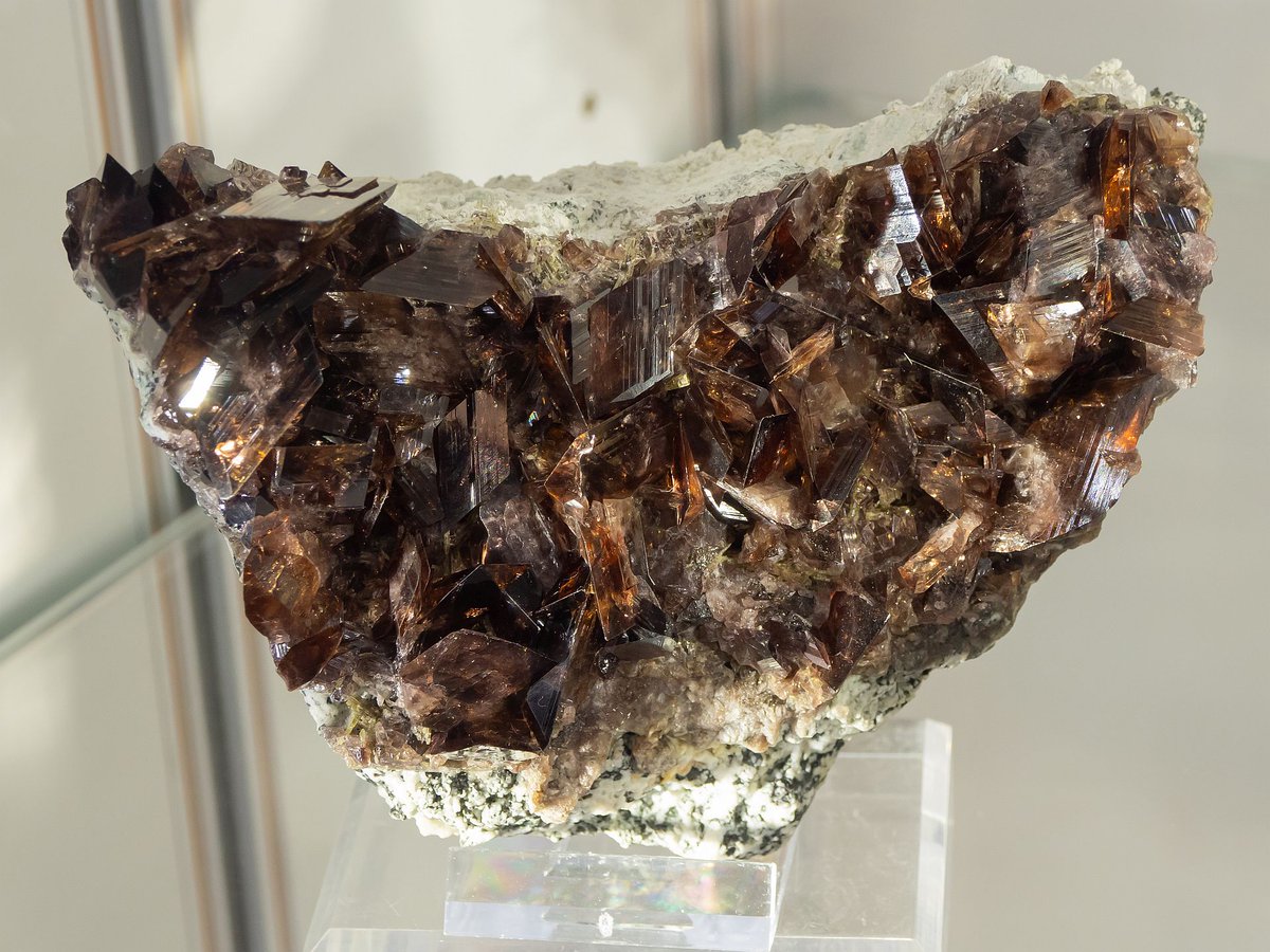 mexporg's tweet photo. Great #Axinite cluster from Rocher d'Armentier, France.
#minerals #crystals #mineralcollecting #mineralexpert #rockhounding #mineralogy https://t.co/hD0z8kkwso