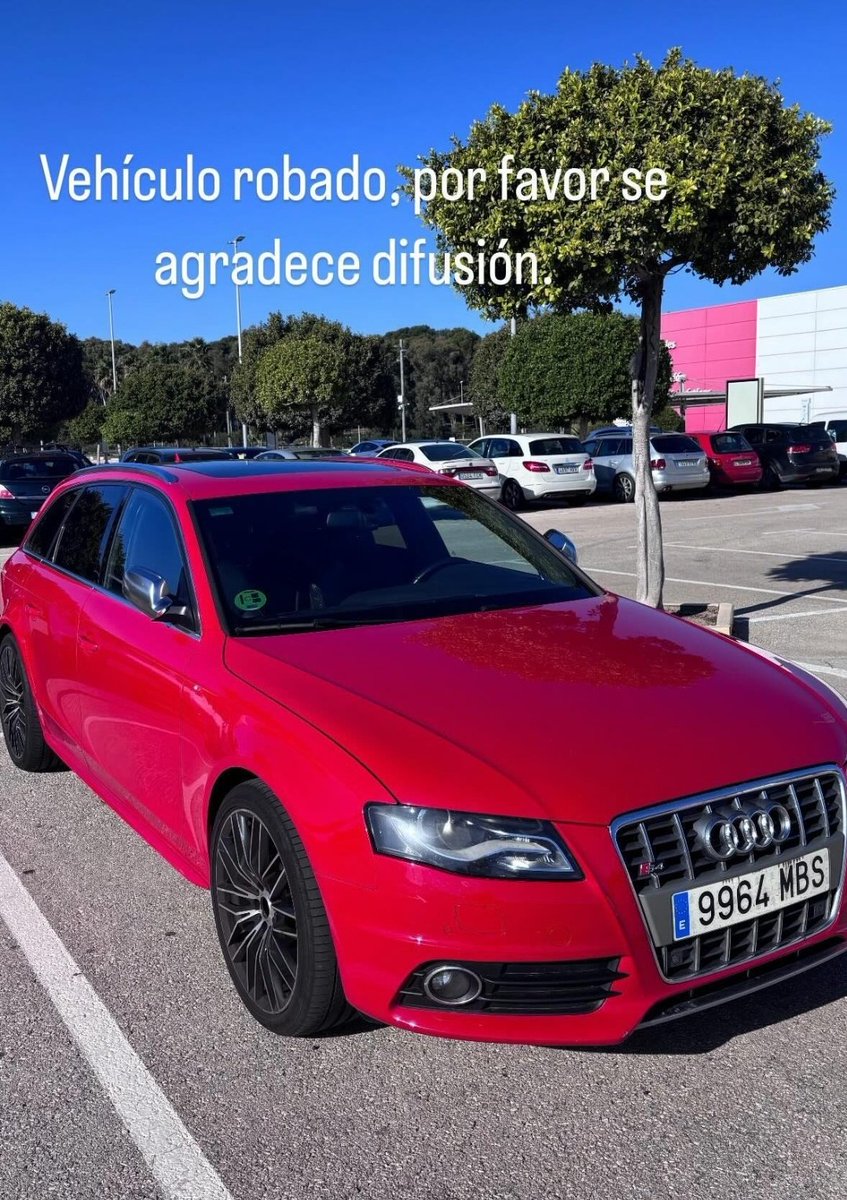 Hoy nos hemos despertado y habían robado el coche de mi hermano en Madrid, zona Plaza Castilla

Si alguien lo ve o sabe algo por favor que me escriba.

Se agradece RT y difusión