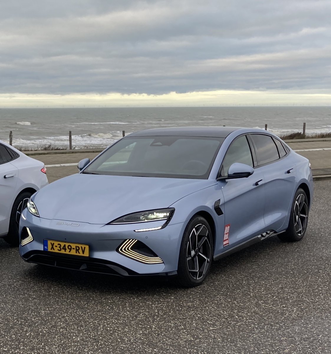 FrankAutoWeek's tweet photo. Wil jij in AutoWeek? Ik zoek een ervaren Tesla Model 3-rijder die een uurtje met mij in de BYD Seal op pad wil om te beoordelen of dat een waardige concurrent is. Het moet op vrijdag 3 of maandag 6 januari gebeuren. Wie durft? https://t.co/BxMc3MvfSU