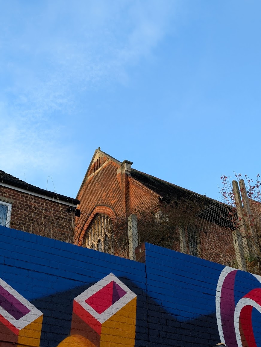 📏 Our final mural of the year saw artist Luke Smile take inspiration from the story of George Bond - 'the most expert architect that this part of Kent has known'.

ℹ️ Read the full story: archeslocal.org.uk/george-bond-mu…

👀 More murals to come in 2025!