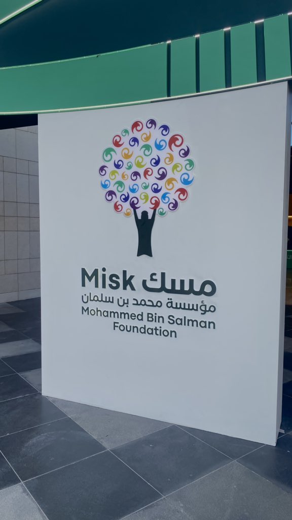 ManalAlkhiri's tweet photo. تشرفت بحضور جولة مسك، وكانت تجربة غنية وملهمة بكل المقاييس. النقاشات العميقة والمحاضرات المتميزة فتحت أمامي آفاقًا جديدة من الإبداع والابتكار. مثل هذه الفعاليات تمنحنا الفرصة للتفاعل مع قادة ورواد بارزين في مختلف المجالات، مما يثري أفكارنا ويوسع آفاقنا.
#مسك #رؤية_2030 #جولة_مسك https://t.co/k9sq3JeUYg