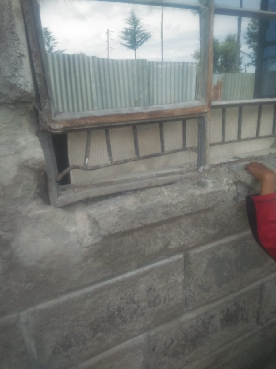 shics1's tweet photo. The level of insecurity at ndeffo in njoro constituency is alarming houses broken into everyday, mind you there is a police post less than 300m away. Cases reported no arrests made
@HonKathambi  @NPSOfficial_KE  #insecurity #njoro @PoliceKE @NPSC_KE https://t.co/wzJXp4FtyT