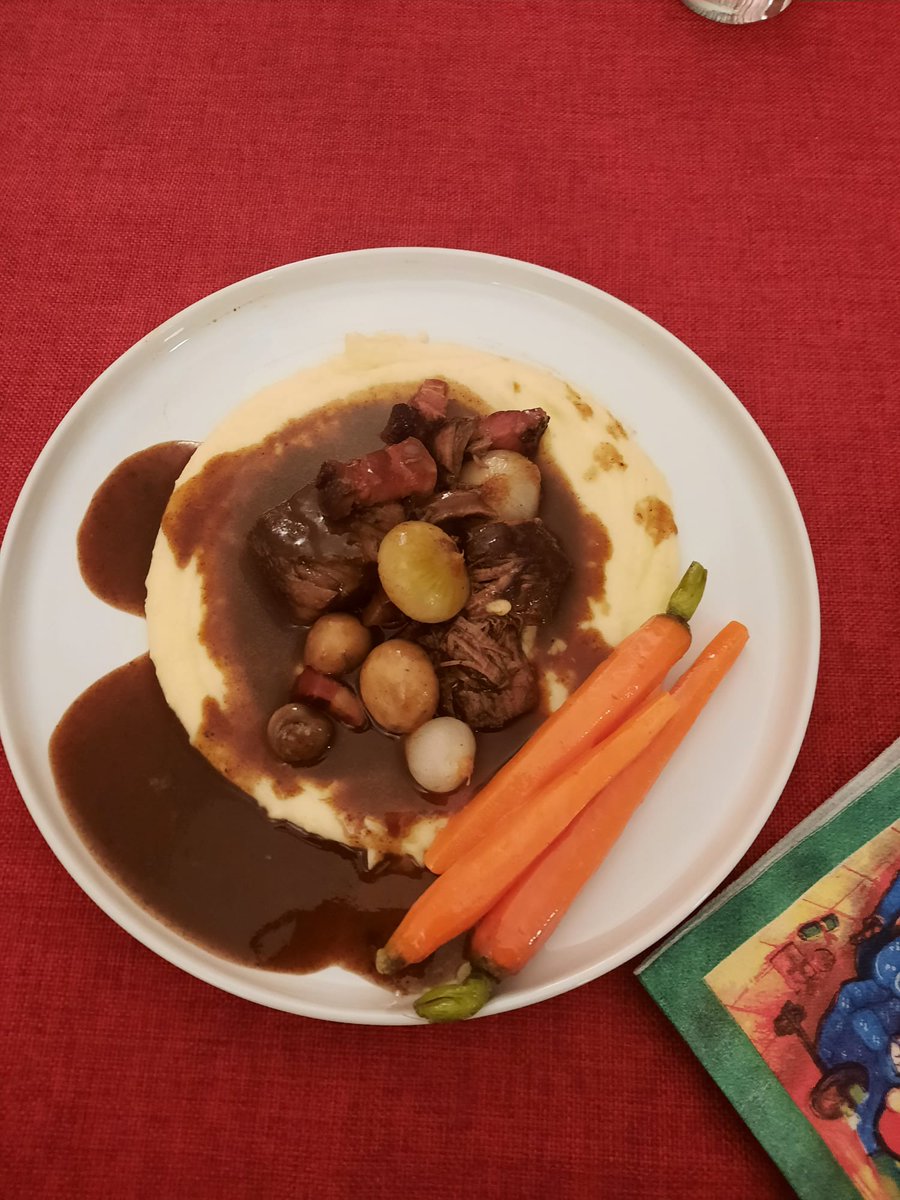 Am heiligen Abend gab es Bœuf Bourguignon.
Viel Saft, viel Freude!
