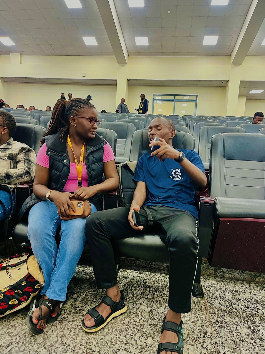 birurupascal's tweet photo. Partager l'expérience d'engagement communautaire avec ses pairs, c'est une manière de contribuer à la construction d'une Afrique unie et interdépendante. Une Afrique où le chemin est tracé par le rendez-vous du donner et du recevoir. https://t.co/7PRTGGVTym