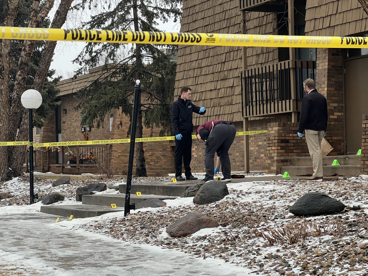 CarolineGracez's tweet photo. @siouxfallspd is investigating an alleged shooting around the area of East 11th Street and Sneve Avenue. Police say there is no danger to the public, and a potential suspect is cooperating with police. @argusleader @Argus911 

📸: @LaureySamantha https://t.co/DY0ged7swF