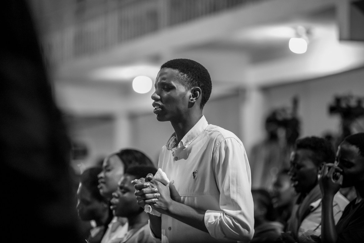 GraceRoom's tweet photo. Deep and Powerful Worship as we uplift the name of Jesus and surrender completely before the King of Kings .
The Holy Spirit is here please Connect
#HolySpirit #TheMoveOfGod #TheAppointedTimeHasCome #OpenedGates #TheCityThatHasBeenVisited #WeAreInTheArk #GodHasCoveredUsUnderHisUmbrella #GraceRoomMinistries #PrJulienneKabanda