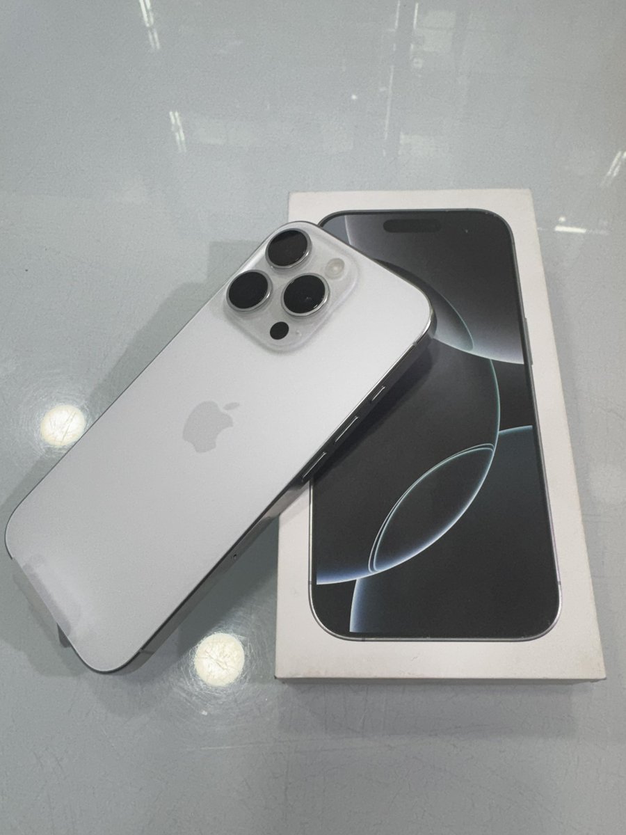 CutieewrmJon's tweet photo. Naya Khilona mil Gaya friends ❤️❤️     
#iPhone16Pro 
#pre-birthday gift 
#selfgifted https://t.co/A2qLUMWLrt