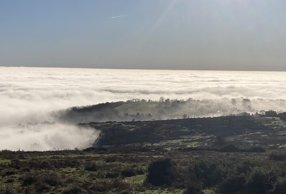 john_edale's tweet photo. Sea of fog this morning around #Cleehill #Shropshire https://t.co/Lgfj4cDSGl