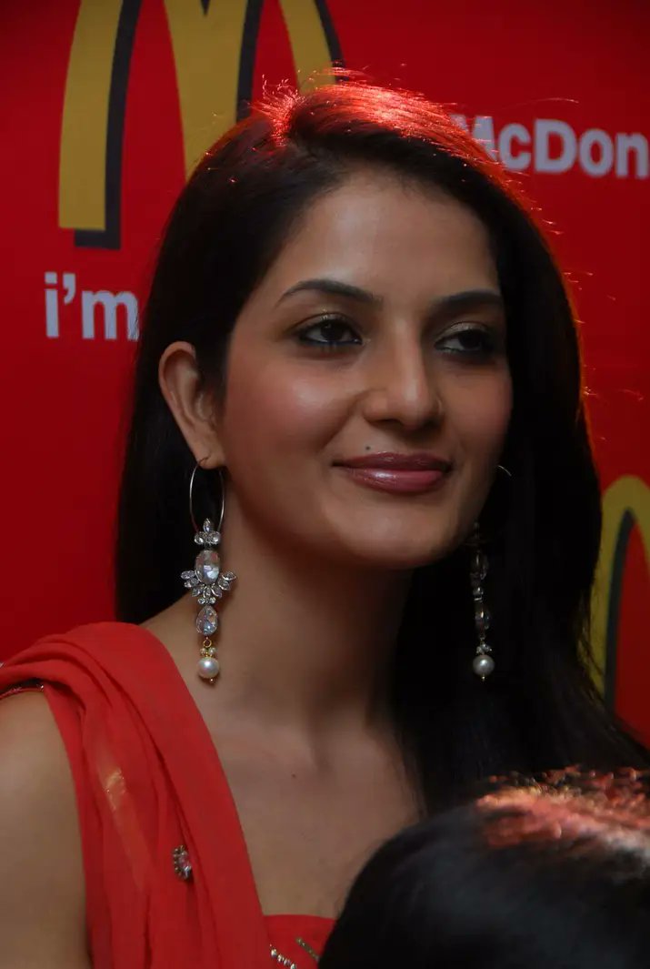 OmkarTangudu's tweet photo. @TarzanLingaraj #ruthika  beautiful actress 😍 
#ManmohanSingh https://t.co/CkurcklwLF