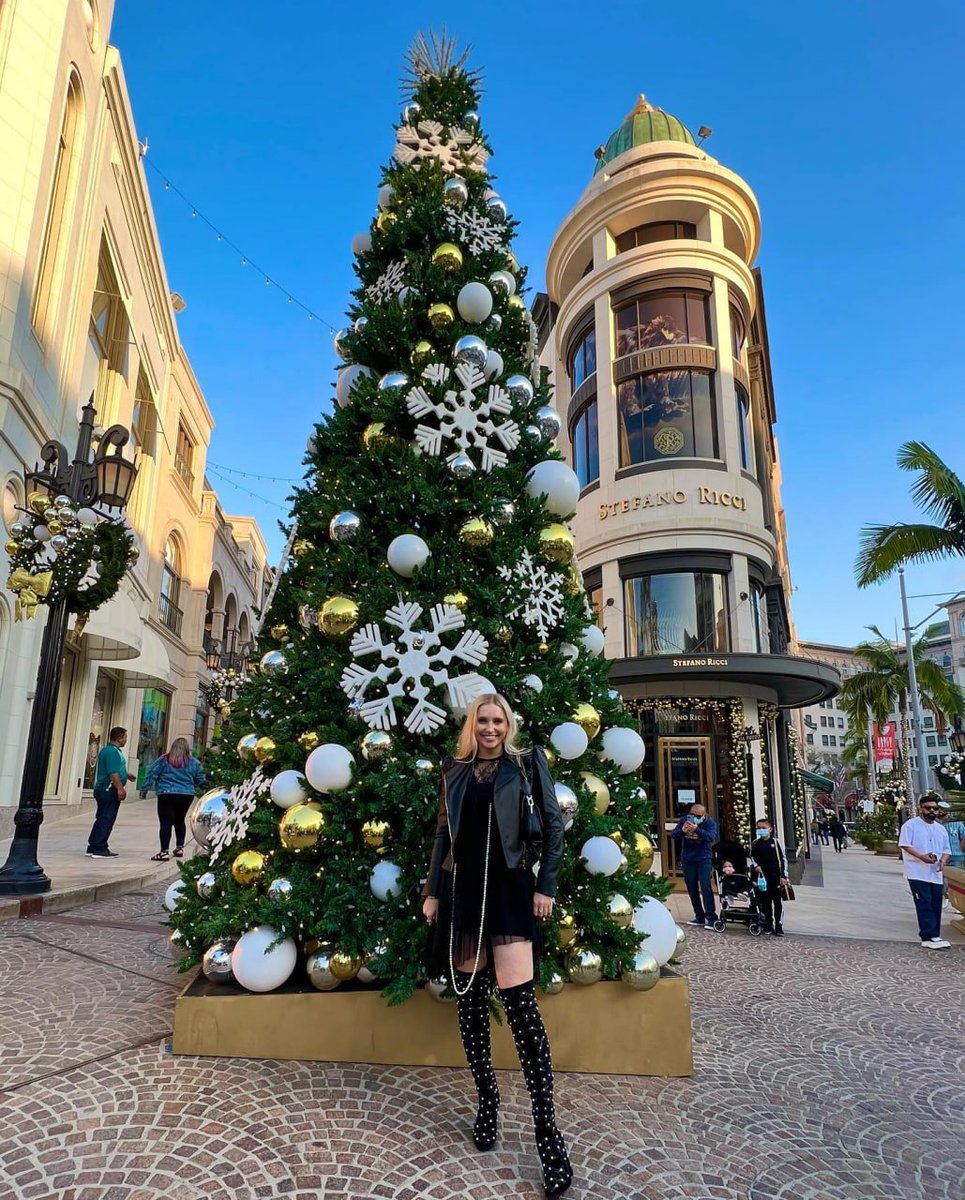 mrantoniopeters's tweet photo. A good day starts with a shopping trip, #MerryChristmas! https://t.co/se8VQ0zy7e