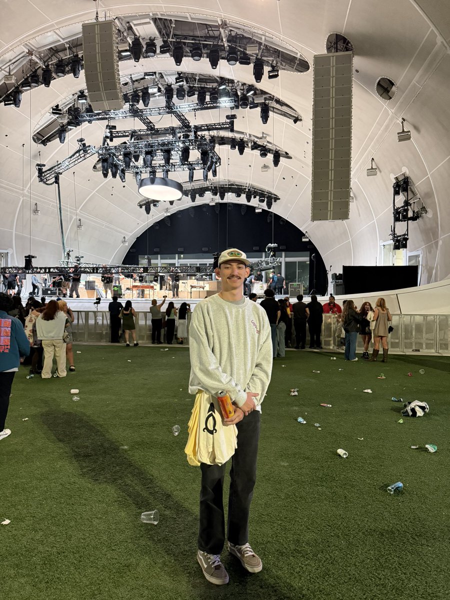 big_boi__'s tweet photo. my exact thoughts after seeing the charm tour: "this better make Nelson's top 10" https://t.co/cVCSnOK1CZ