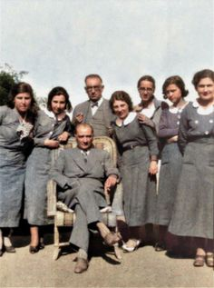 Bazıları şimşek der, bazıları fırtına
Kara toprakta bir dev var geçmez ele
Sarsıntısından bilir insan: Zelzele
Dalganın, fırtınanın yeri yurdu bu toprak
Lazım mı ki her kuvvete ayrı ayrı ad komak?
Bize sorsan onların hepsini bir ederiz,
Sonra onun adına MUSTAFA KEMAL deriz
F.N.Ç.